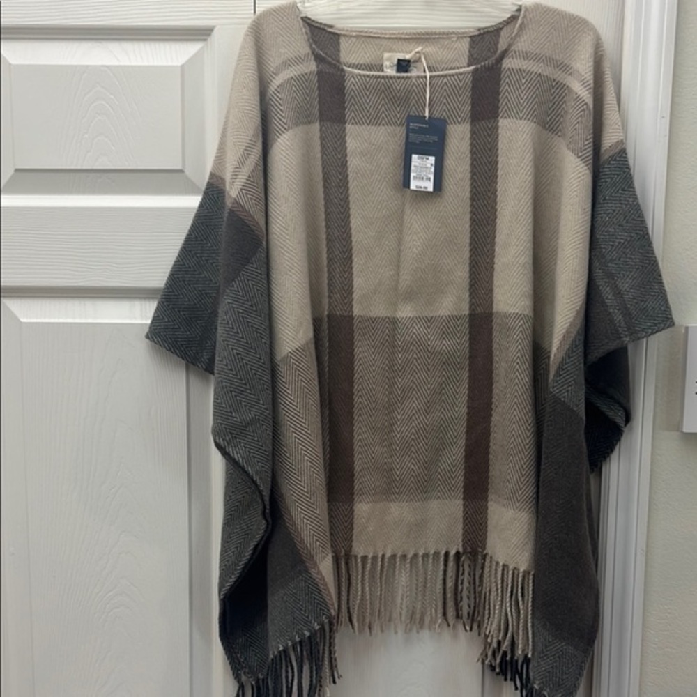 ❤️3 for $15!❤️ 
Universal Thread Brown and Tan Plaid Poncho with Fringe
